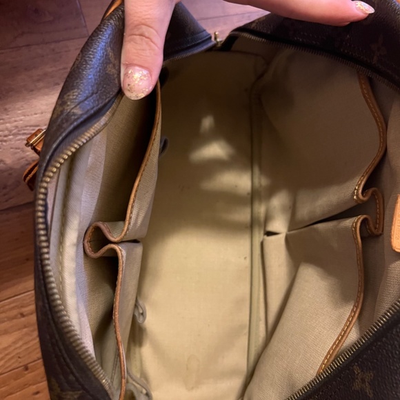 LOUIS VUTTION - Picture 2 of 3